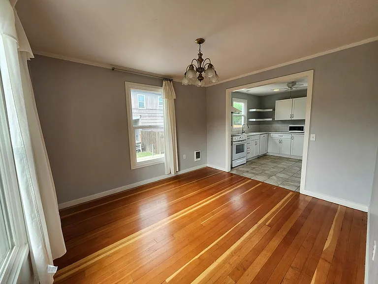 1014 Perkins Ave — Photo 8