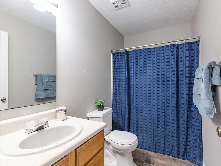 Sharon Pointe Apartment Homes — Photo 16