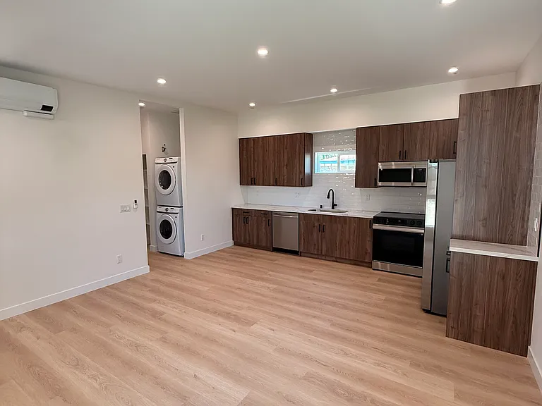 1160 Erica St #2 — Photo 3