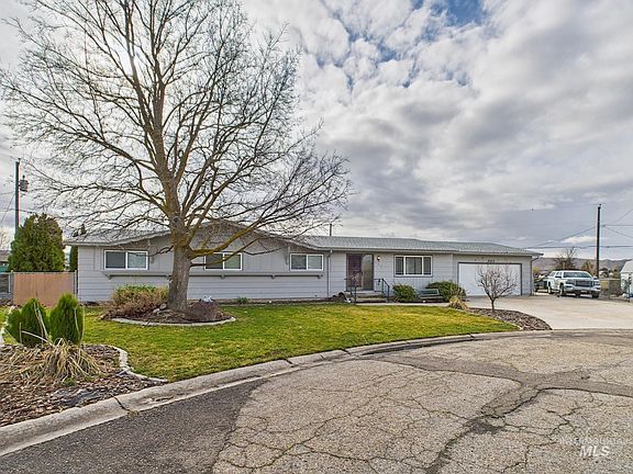 2nd image of 222 Sunny Ln