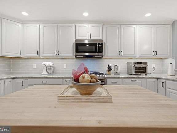 5th image of 1084 Cedarwood Rd