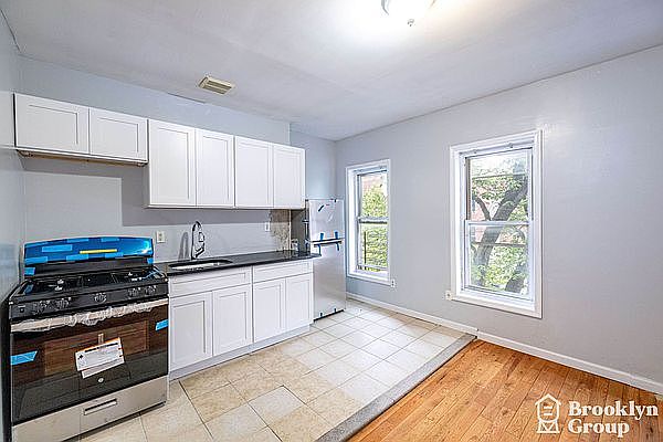 1st image of 354 Lexington Ave APT 2