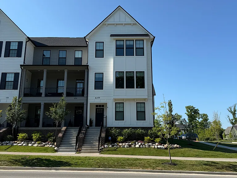 430 W Smoky Row — Photo 2