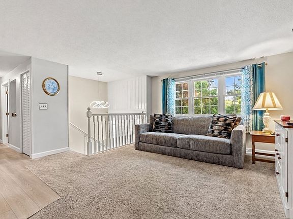 3rd image of 15 Sharyn Cir