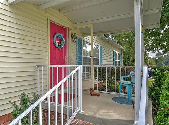 4th image of 9 N Frederick Ln