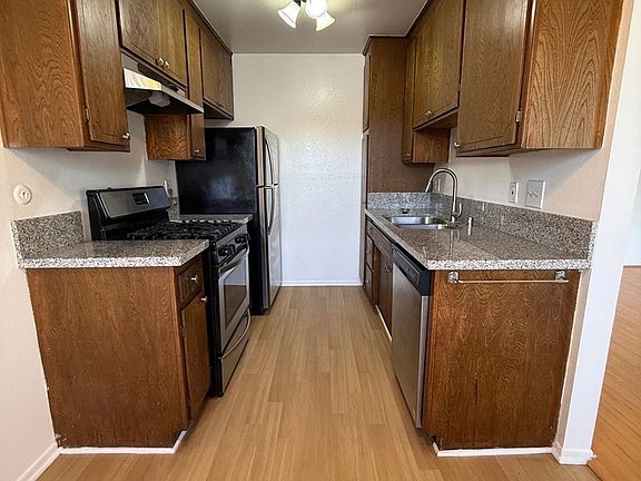 5th image of 3720 Clarington Ave #203
