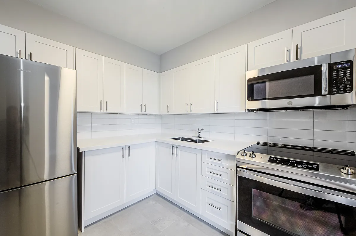 70 Park Street East — Photo 4