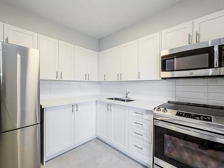 70 Park St E — Photo 5