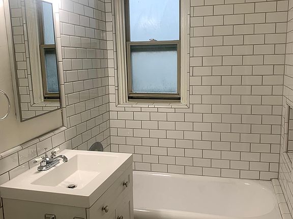 2nd image of 760 N Hoover St APT 403