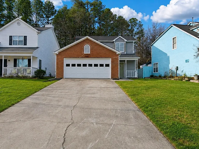 6623 Sevenoaks Dr — Photo 2
