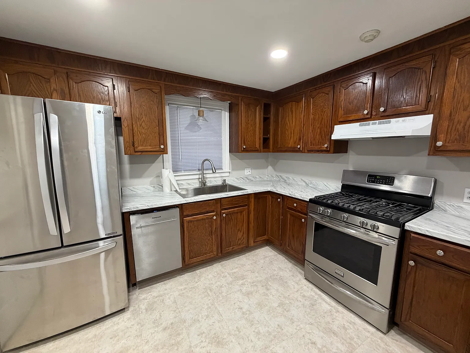 7 King Phillip Dr — Photo 1
