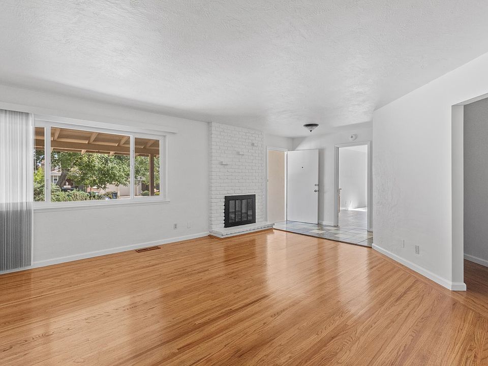 1st image of 21800 San Fernando Ave