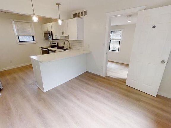3rd image of 603 E Ann St #4