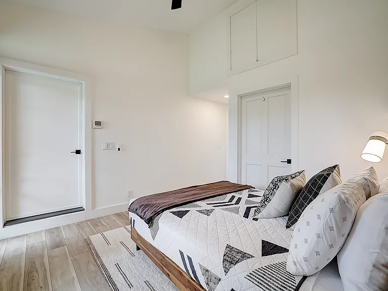 5511 N Dunlap Rd — Photo 52