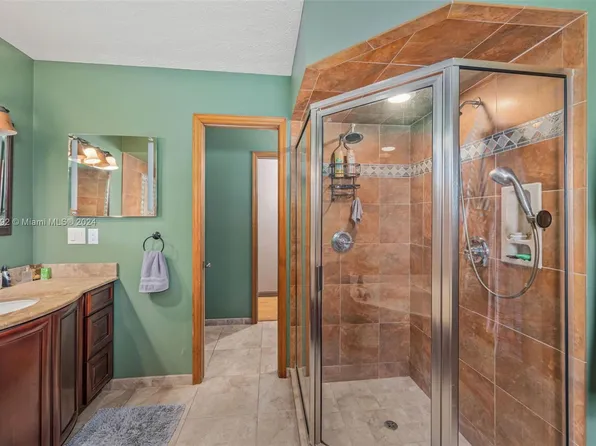 100 SE Nash Ct, Pt Saint Lucie, FL 34983