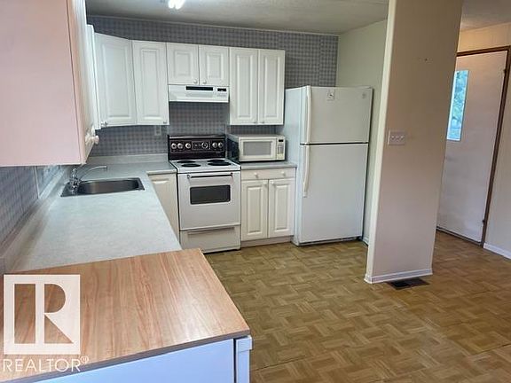 4th image of 422 Evergreen Park NW