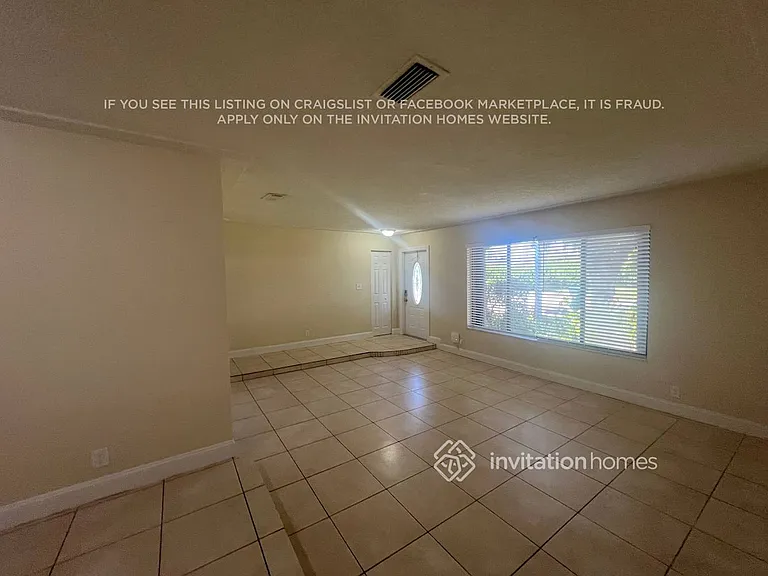 11171 NW 36th St — Photo 2