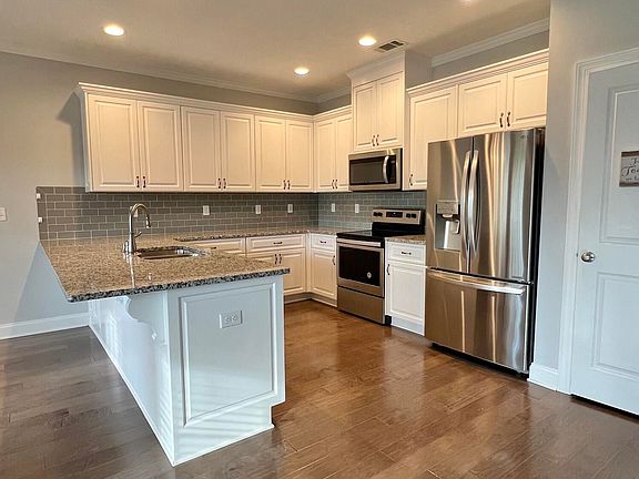 4th image of 235 Caroleton Dr