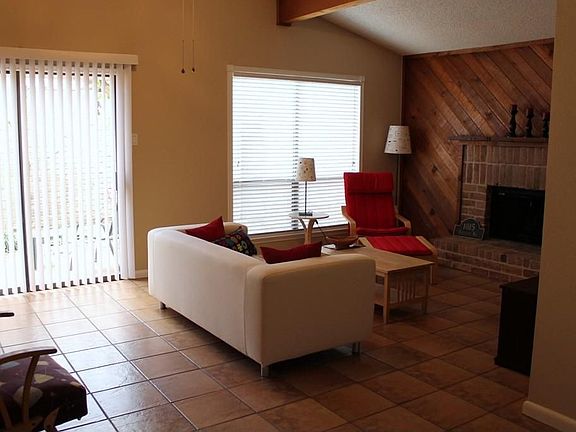 Another look at the Living Room w/access to back patio.