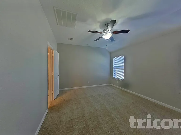 1214 Crescent View Dr — Photo 4