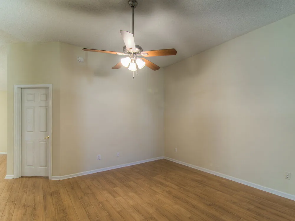 4 bed, 2.0 bath, 1750 sqft, $2,055 — Photo 3