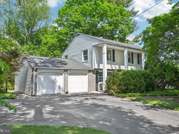 101 Powderhorn Dr, Phoenixville, PA 19460