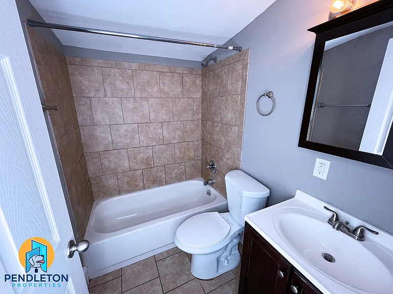 521 E 13th St #4 — Photo 8