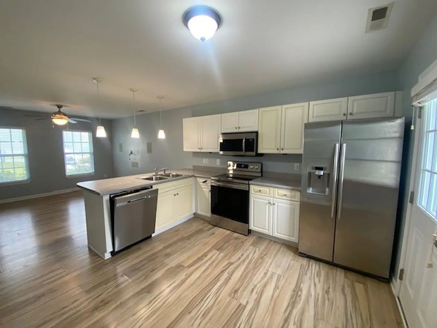 Welcome to this charming 3 bedroom 2 bathroom home in Leland — Photo 2