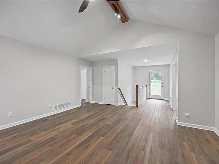 410 Hickory Walk — Photo 5