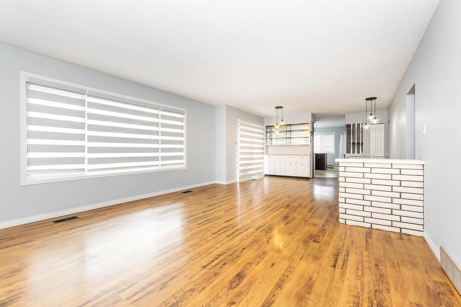 2047 Majestic Cres photo 1