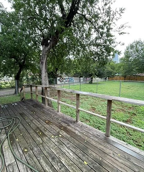 212 Comal St — Photo 6