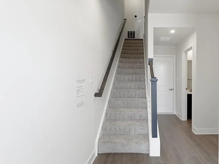 16130 Hyde Park Pl — Photo 5