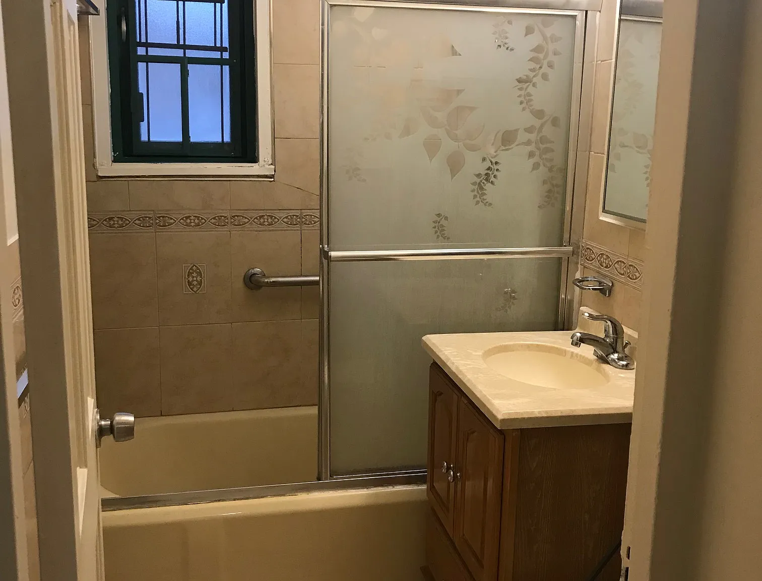 3 bed, 1028 sqft, $3,500 — Photo 4