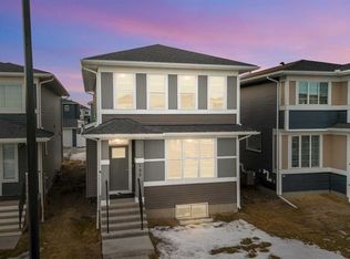 105 E Chelsea Gln, Chestermere, AB T1X 2P5