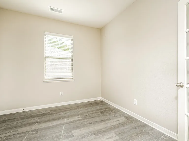 1403 Park Trails Blvd — Photo 11