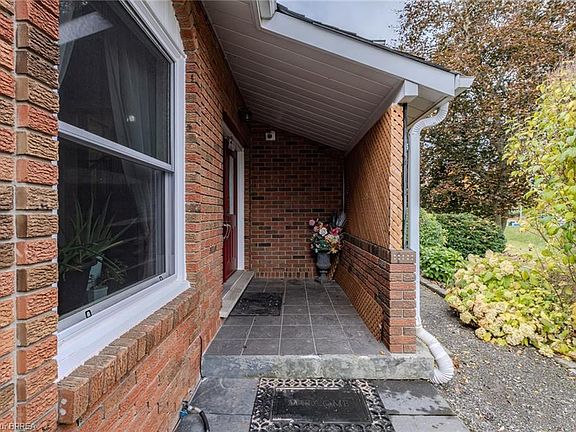 4th image of 2104 Governors Rd