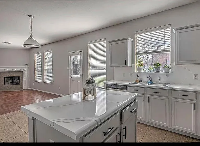 708 Constellation Dr — Photo 10