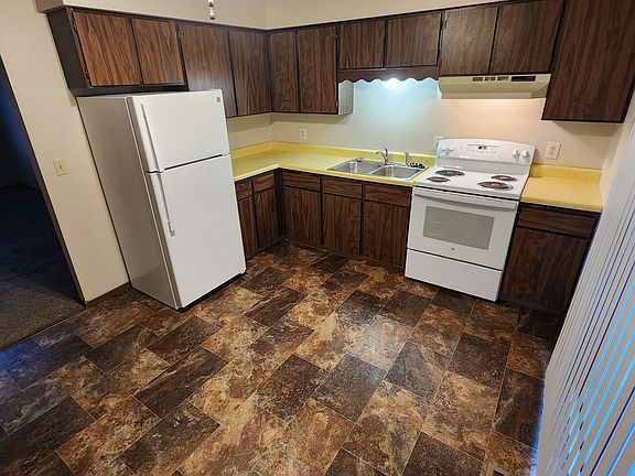 2nd image of 2106 Cottage St #2106