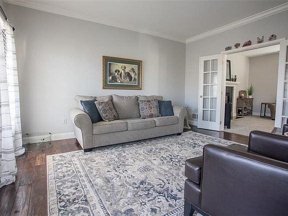 4th image of 440 Deerfield Dr