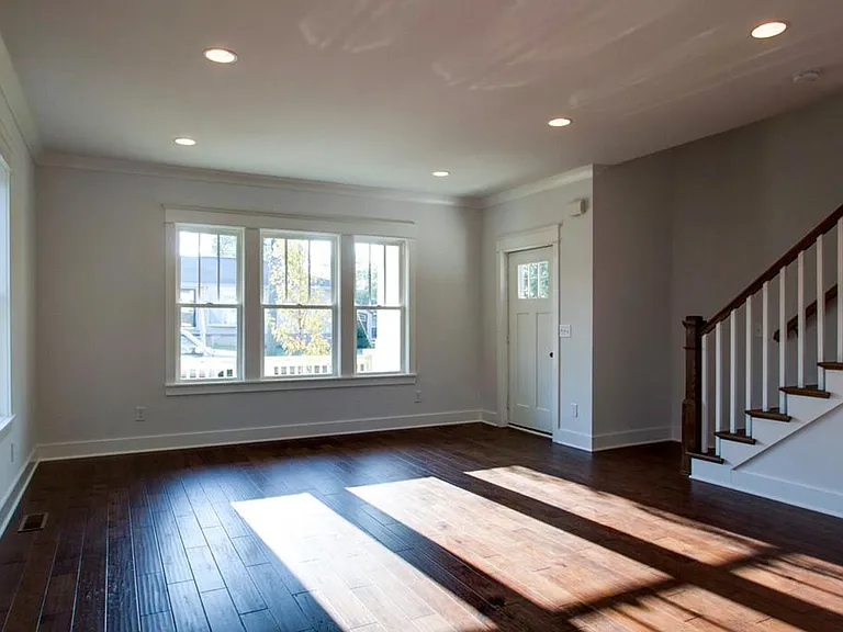 2044 Straightway Ave — Photo 4