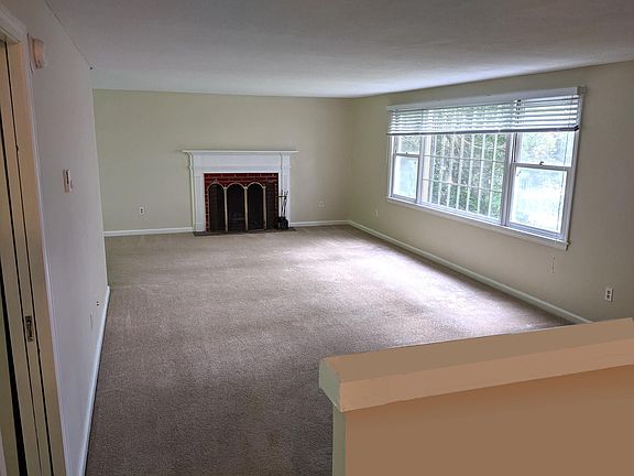 Grand Upper Living Space!