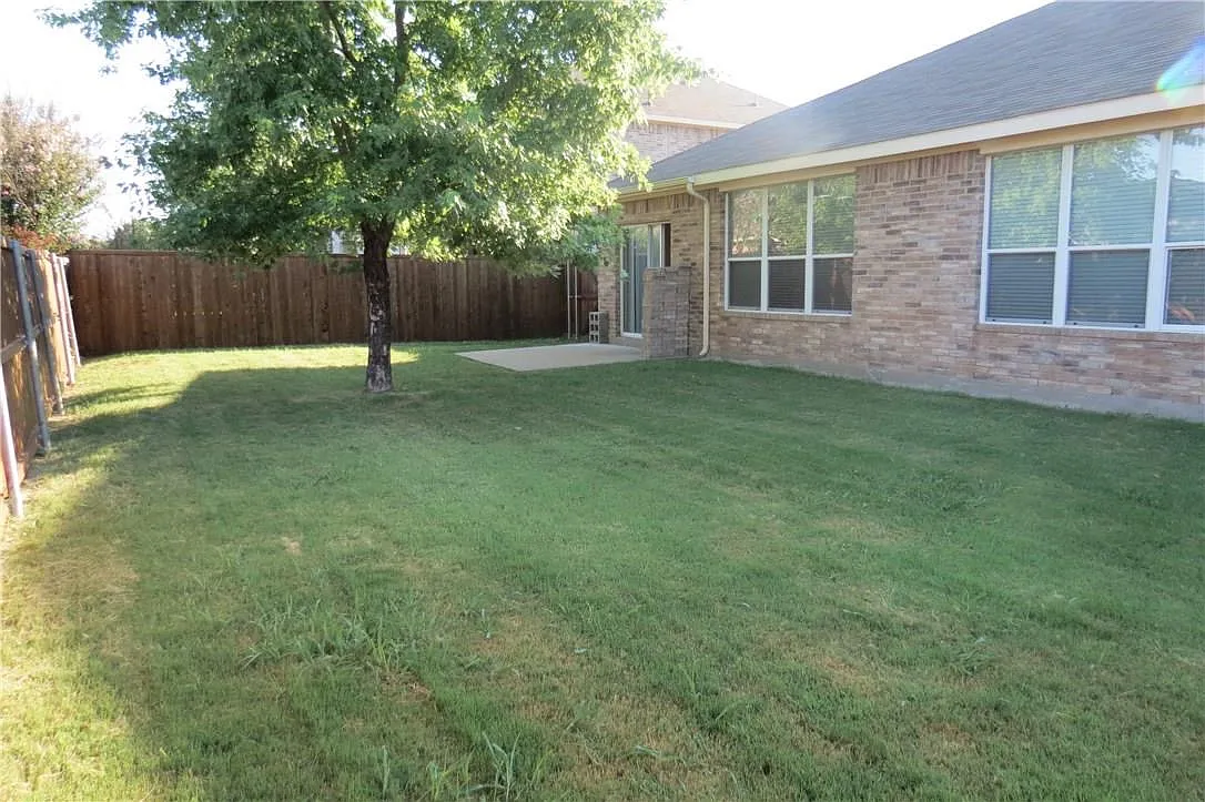 3 bed, 1411 sqft, $2,095 — Photo 4