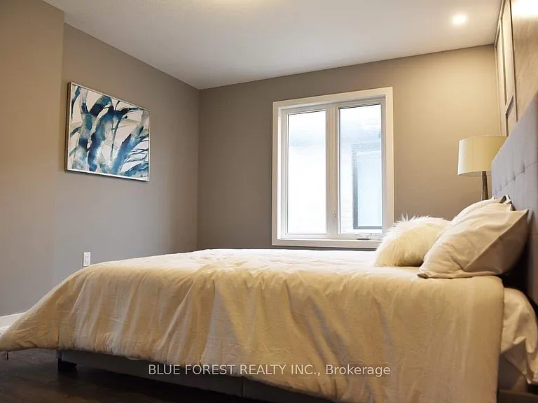 933 Manhattan Way #933 — Photo 12