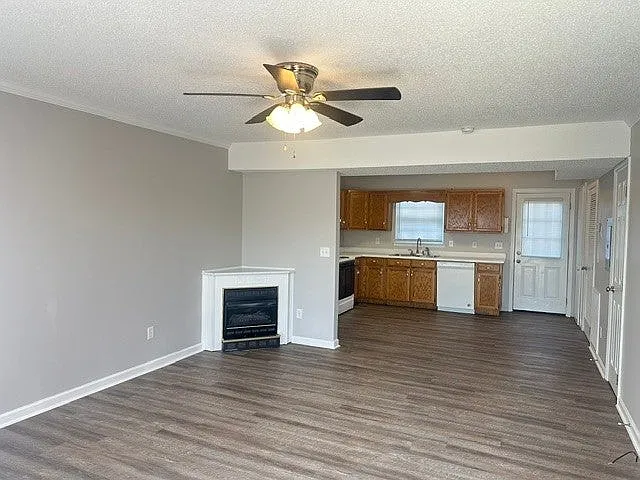 2 bed, 1.5 bath, 936 sqft, $1,095 — Photo 3