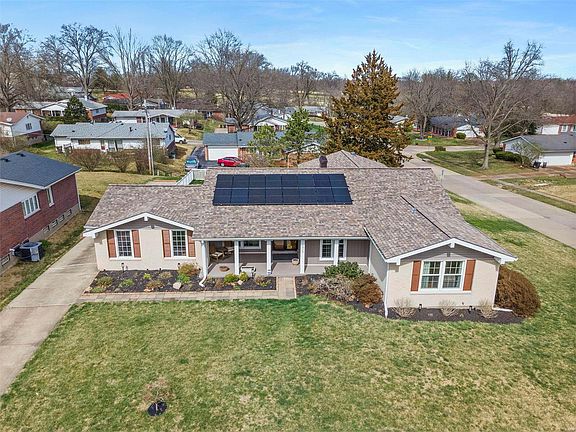 4th image of 4015 Woodcrest Dr