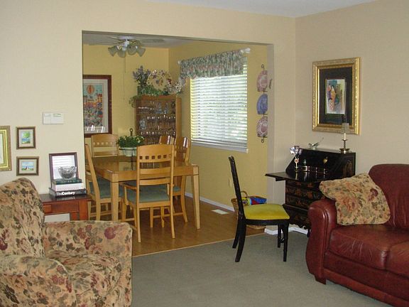 LIVING ROOM / BREAKFAST ROOM