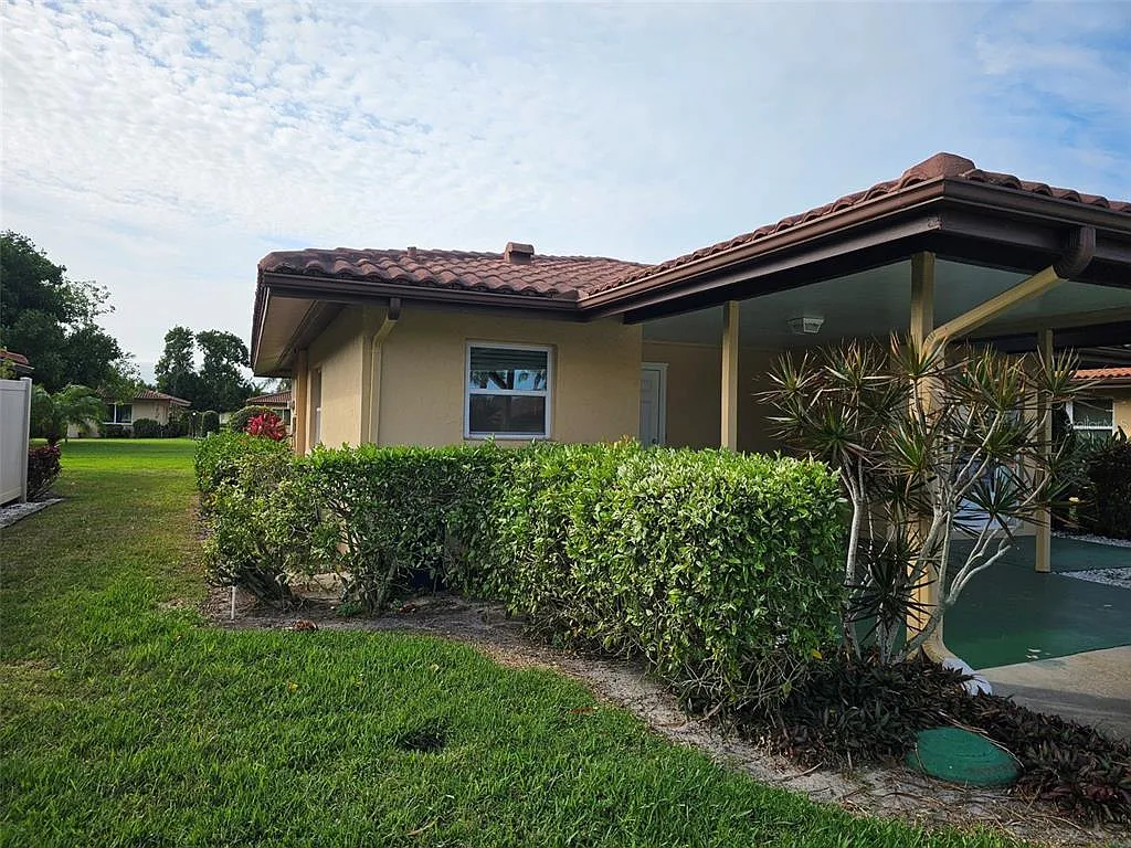 2 bed, 1.0 bath, 1044 sqft, $1,695 — Photo 1