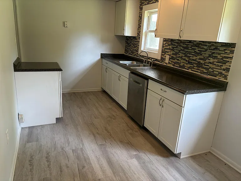 1114 Prince Dr — Photo 2
