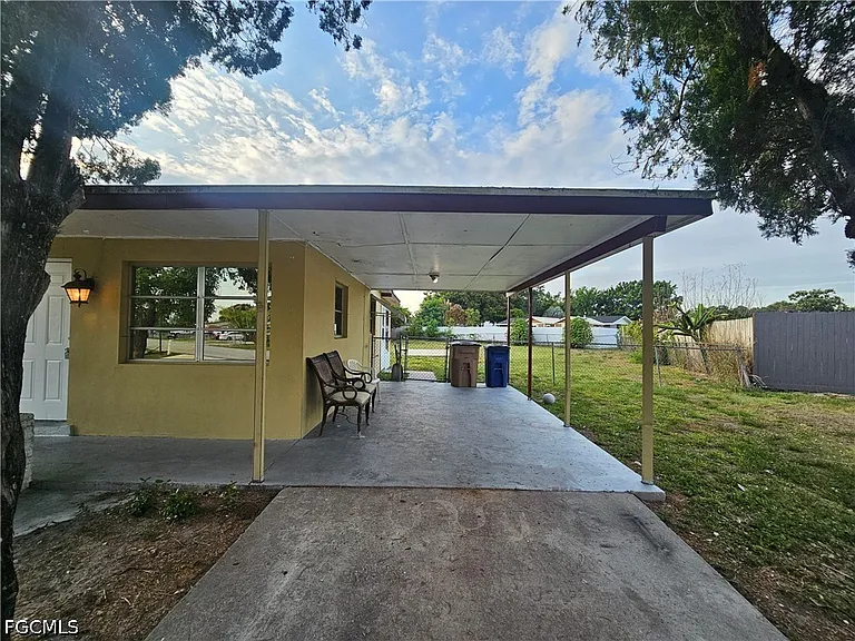 423 Morgan Cir S — Photo 3