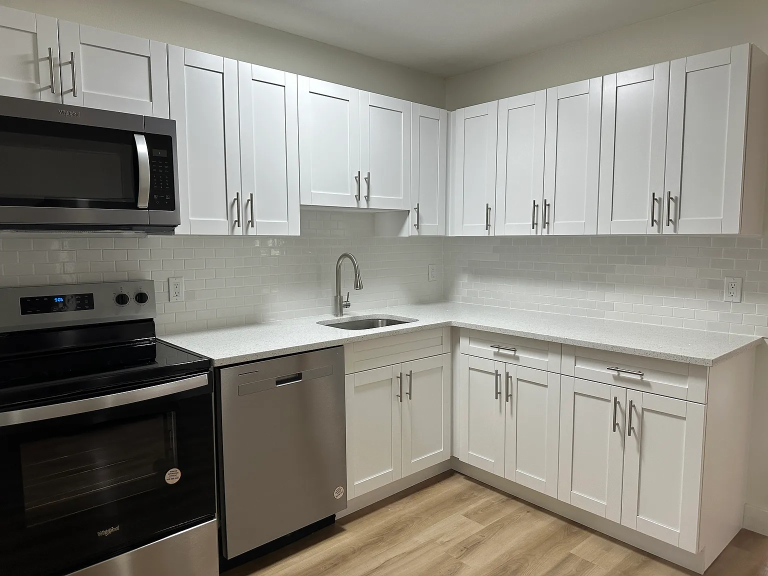 3 bed, 1.5 bath, 1073 sqft, $2,250 — Photo 2